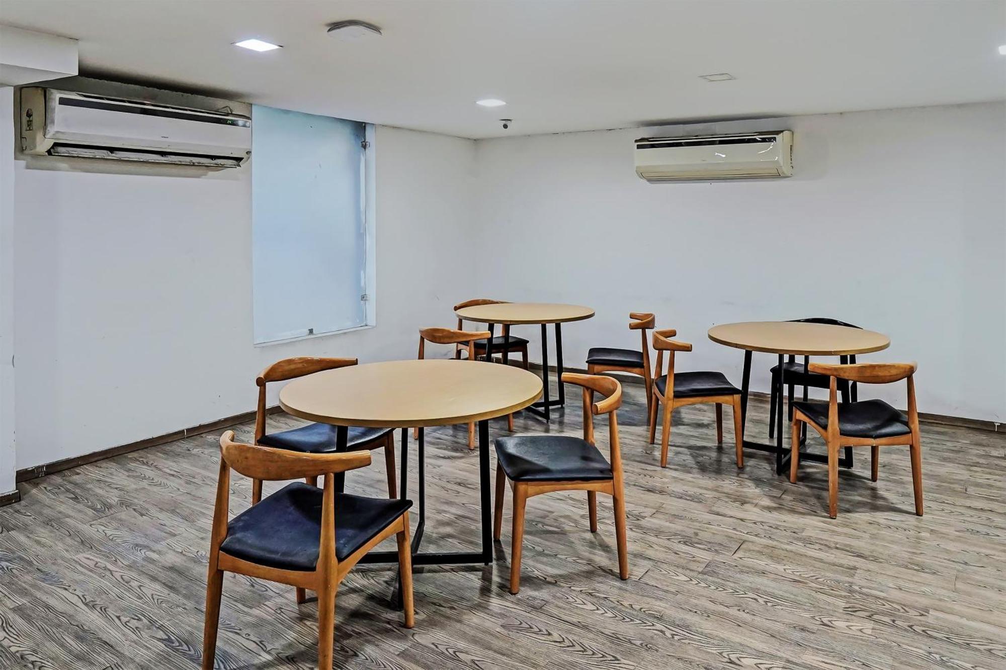 Collection O White Saffron Near Rohini Sector 18 Metro Station Hotel Deli Exterior foto
